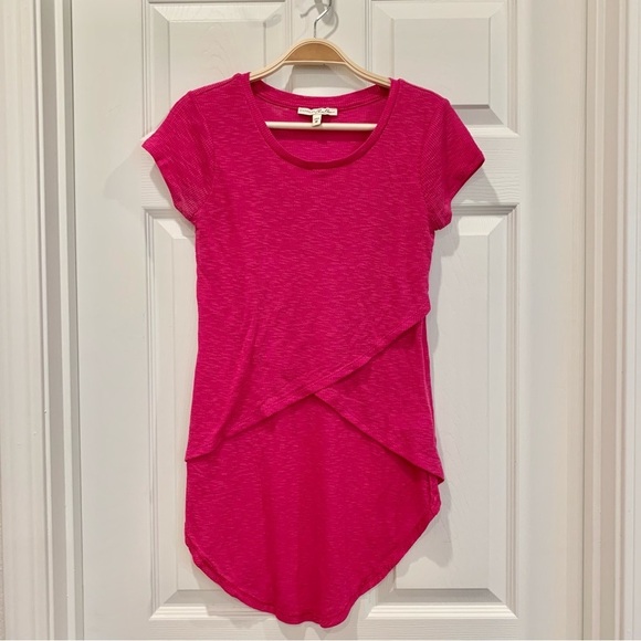 Fuchsia Pink Ribbed High-Low Tulip Hem Short-Sleeve Tee Top - Picture 3 of 5